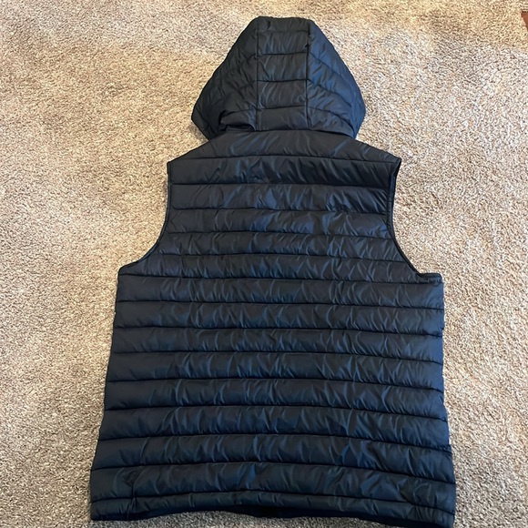 Guess Puffer Hooded Vest - Picture 4 of 5